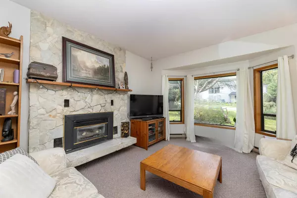 Gibsons, BC V0N 1V8,729 Maplewood LN