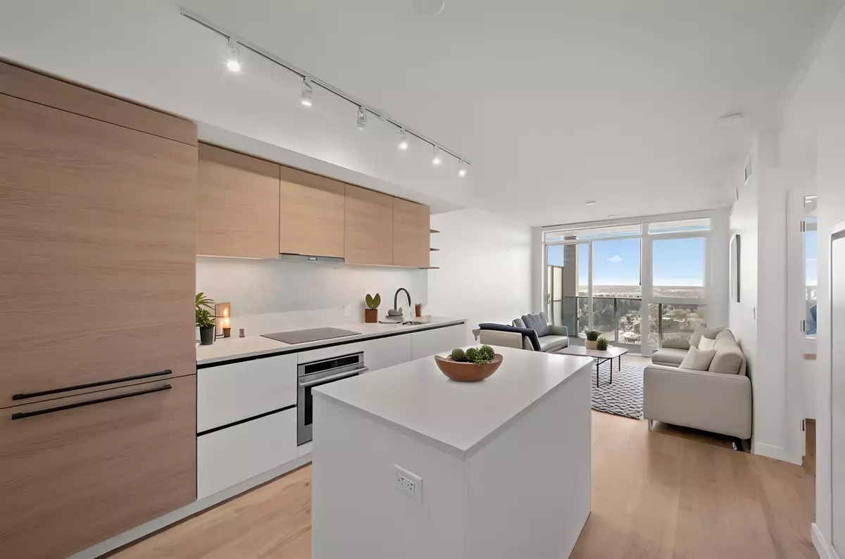 Surrey, BC V3T 0S7,10448 University DR #2912