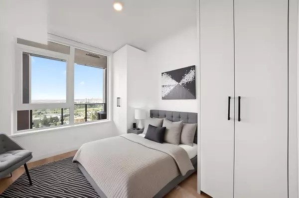 Surrey, BC V3T 0S7,10448 University DR #2912