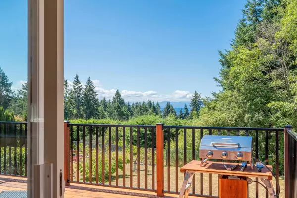 Sechelt, BC V7Z 0E8,4733 Tamarack PL