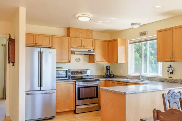 Sechelt, BC V7Z 0E8,4733 Tamarack PL