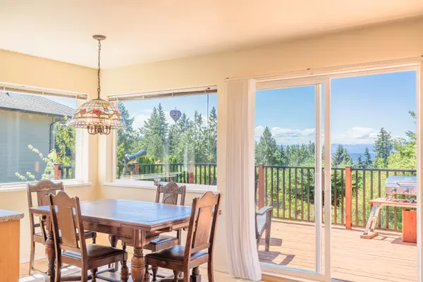 Sechelt, BC V7Z 0E8,4733 Tamarack PL