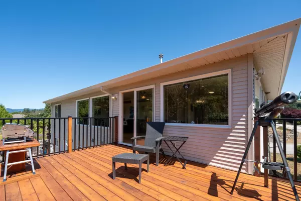 Sechelt, BC V7Z 0E8,4733 Tamarack PL