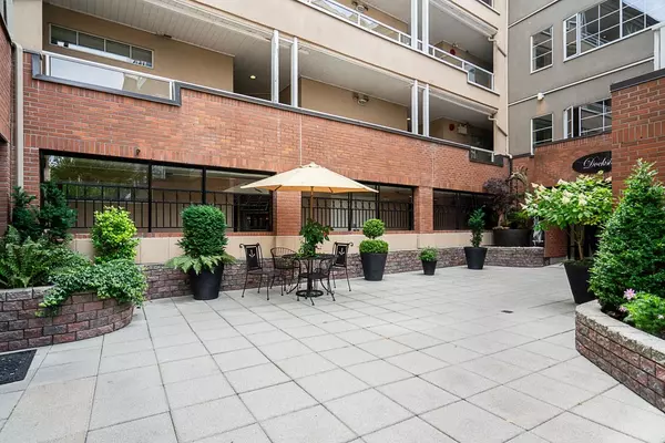 New Westminster, BC V3M 6C5,12 K De K CT #202