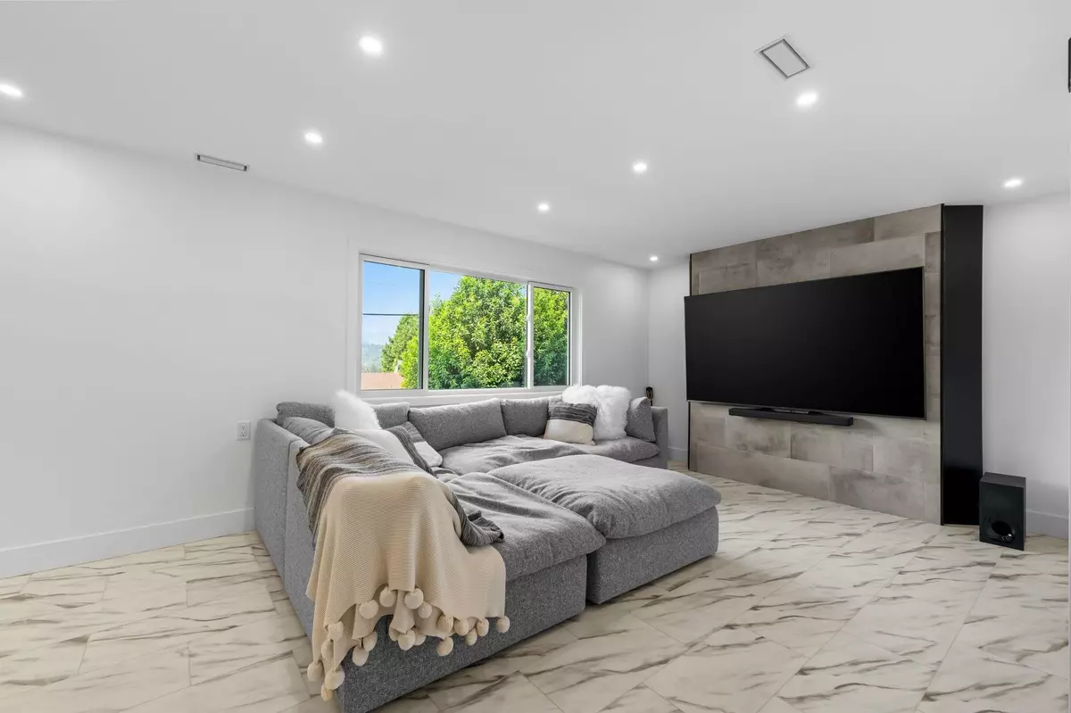 Port Coquitlam, BC V3C 2Y5,1480 Elinor CRES