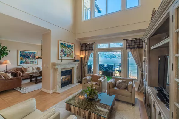 Furry Creek, BC V0N 3Z1,10 Beach DR