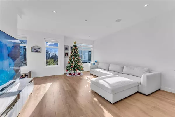 Surrey, BC V4N 0B8,7127 193a ST #30