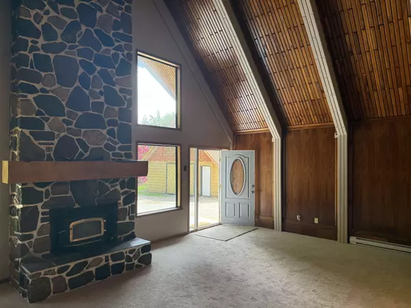 Sechelt, BC V7Z 0N4,5651 Wakefield RD