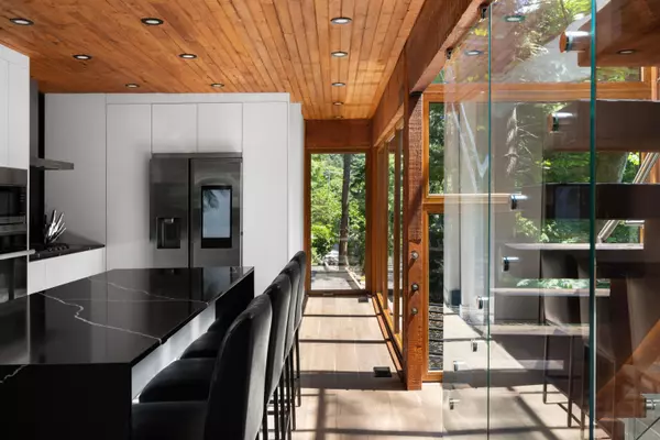 West Vancouver, BC V7W 2T4,6915 Marine DR