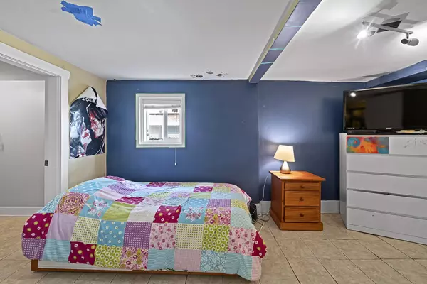 Vancouver, BC V5X 1L7,956 E 54th AVE