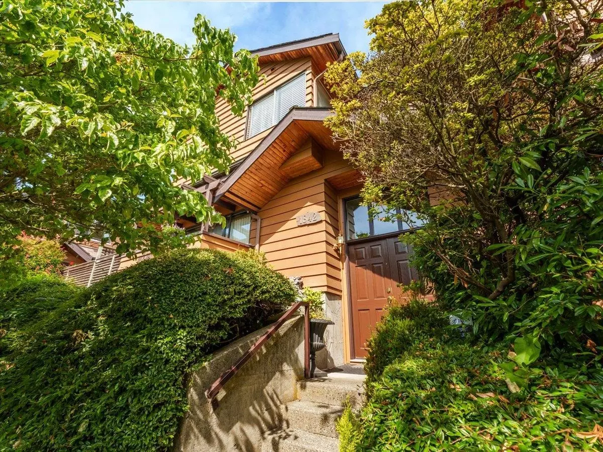 North Vancouver, BC V7M 2P3,1842 Chesterfield AVE