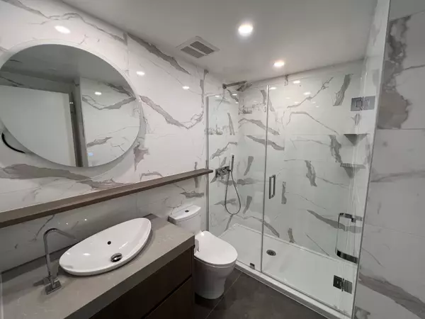 White Rock, BC V0V 0V0,1342 Johnston RD #406