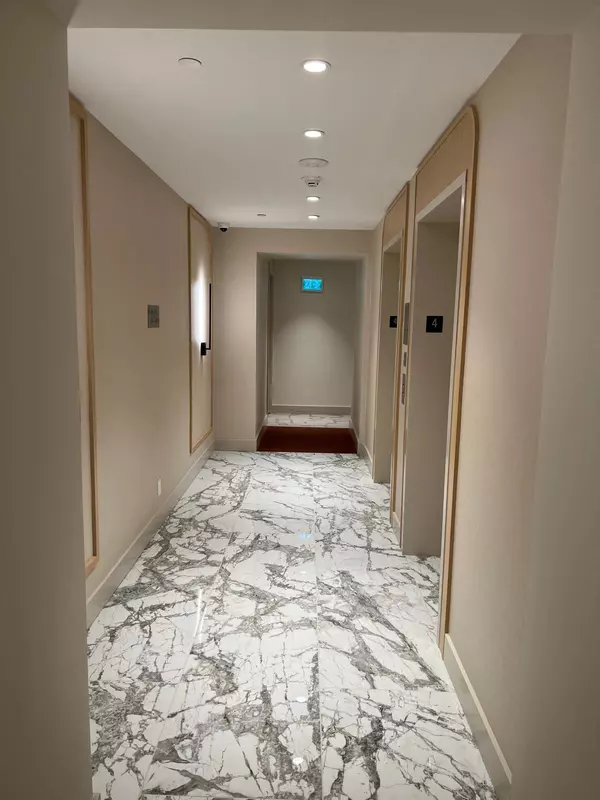 White Rock, BC V0V 0V0,1342 Johnston RD #406