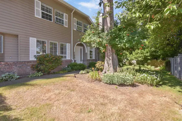 Langley, BC V3A 8A9,21848 50 AVE #1