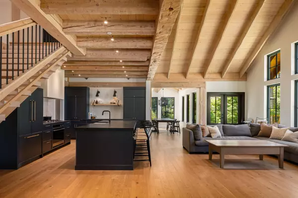 Bowen Island, BC V0N 1G2,1605 Joan Audrey LN