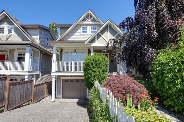 15451 Goggs AVE,  White Rock,  BC V4B 2N5