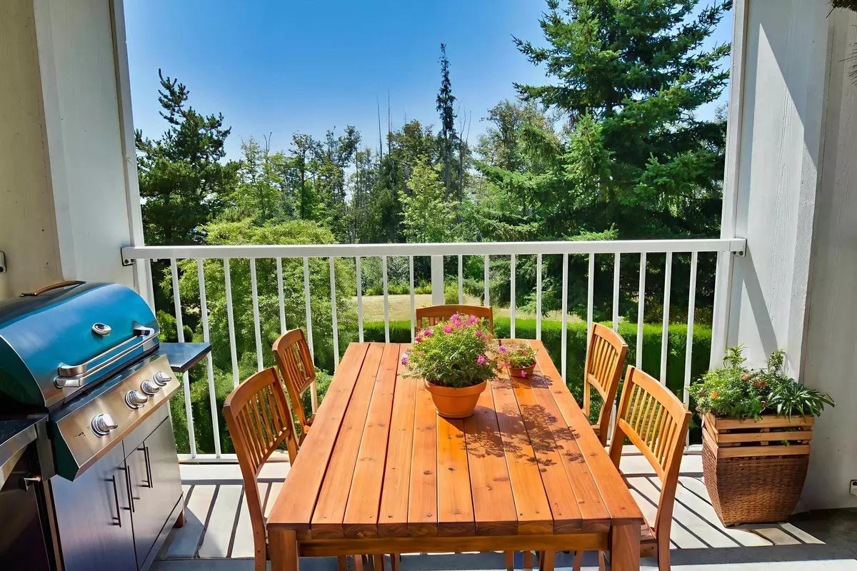 Surrey, BC V4N 5S1,19388 65 AVE #211