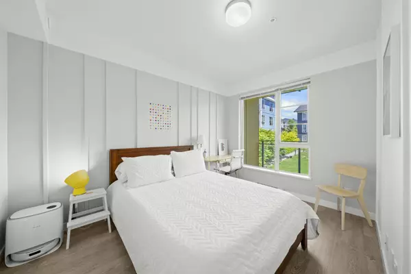 Coquitlam, BC V3J 0H8,516 Foster AVE #203