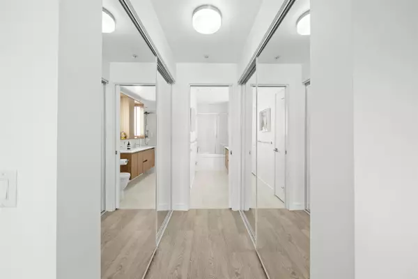 Coquitlam, BC V3J 0H8,516 Foster AVE #203