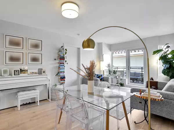 North Vancouver, BC V7J 0C3,2785 Library LN #702