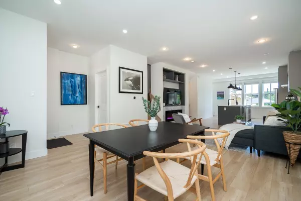 Coquitlam, BC V3E 3H1,3416 Queenston AVE #107