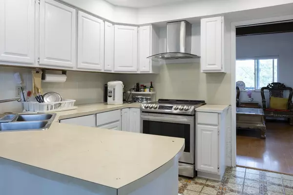 Port Moody, BC V3H 3Y2,1786 View ST