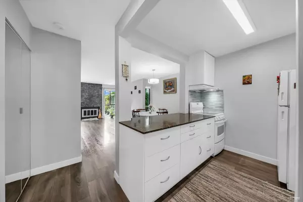 North Vancouver, BC V7M 1P4,225 W 14th ST #16