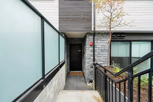 North Vancouver, BC V7L 1E3,650 E 2nd ST #210