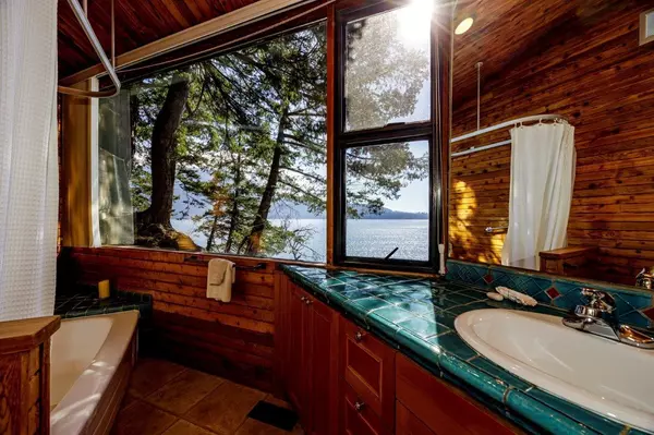 Bowen Island, BC V0N 1G1,1491 Williams RD