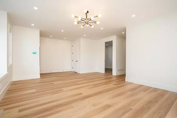 White Rock, BC V4B 2L9,15496 Thrift AVE