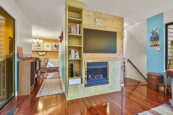 Port Moody, BC V3H 3V1,417 Cambridge WAY