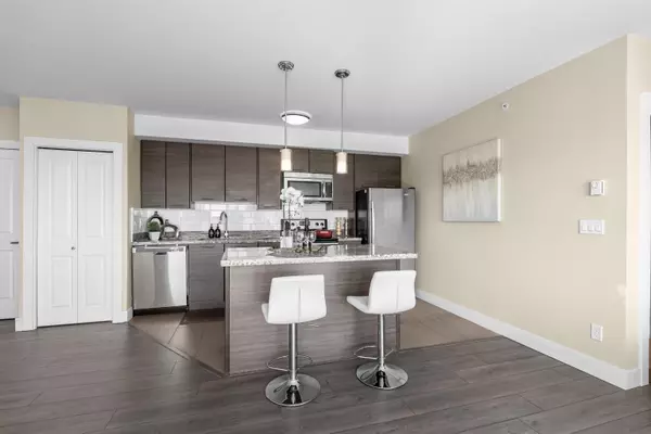 Burnaby, BC V3N 1Z7,7377 14th AVE #302