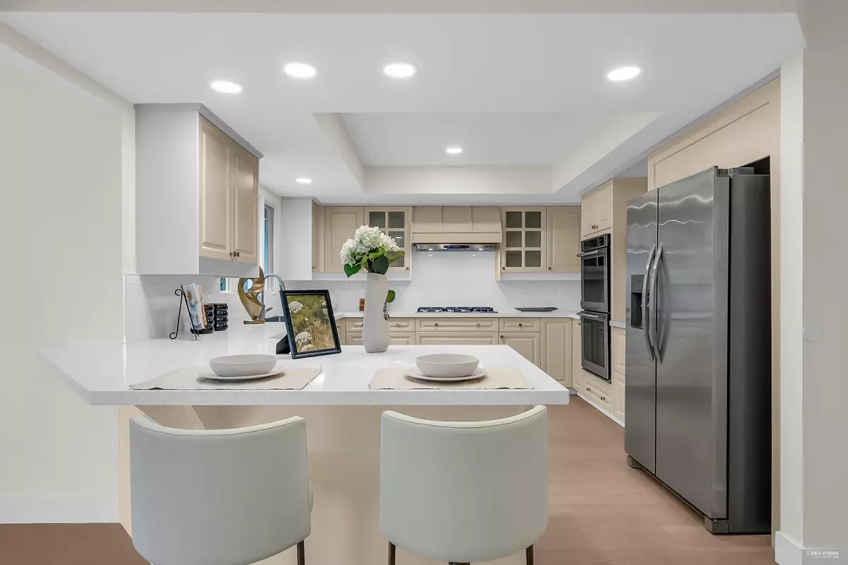 West Vancouver, BC V7V 3K9,4030 Ripple RD