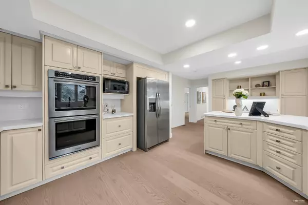 West Vancouver, BC V7V 3K9,4030 Ripple RD