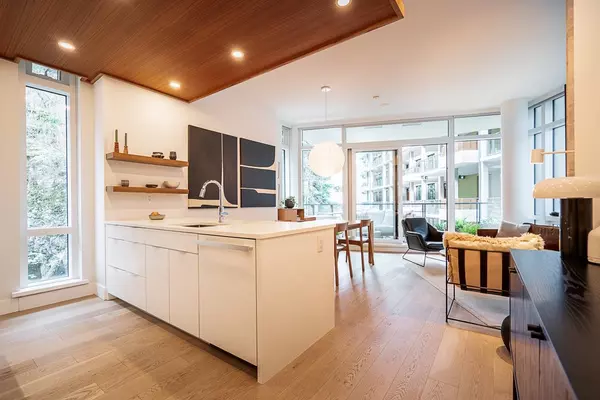 West Vancouver, BC V7W 2B2,6699 Nelson AVE #401