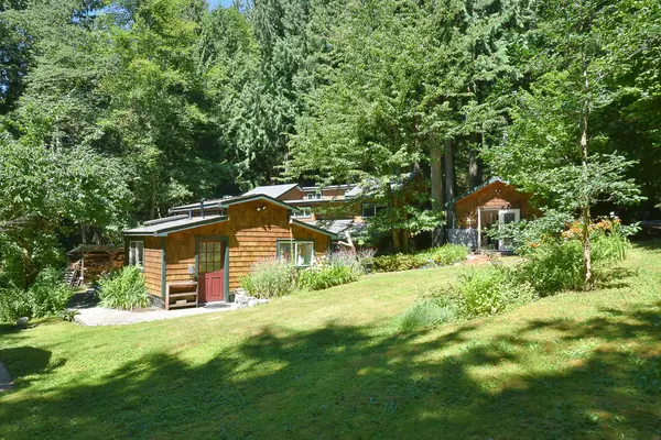 Sechelt, BC V7Z 0C6,7499 Amber RD
