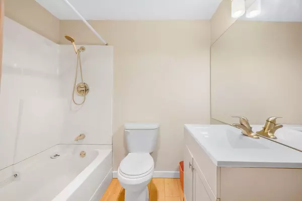 Richmond, BC V7A 2E4,8031 Ryan RD #113