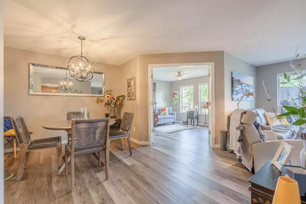 Sechelt, BC V7Z 0K4,5768 Marine WAY #204