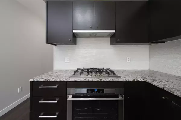 Richmond, BC V6Y 0H2,6180 Cooney RD #309