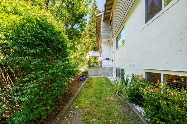 Port Moody, BC V3H 1N6,1166 Chateau PL