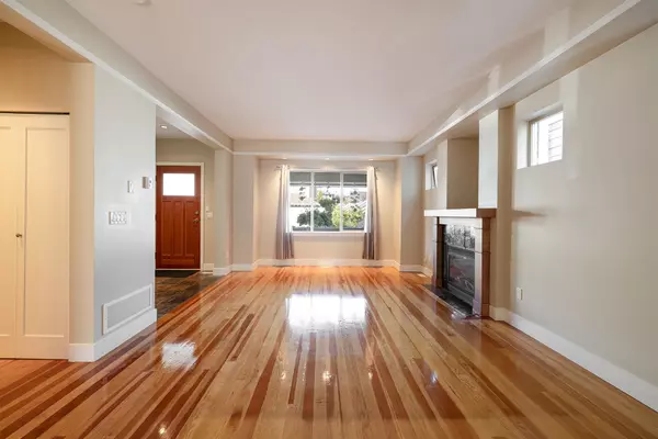 New Westminster, BC V3M 0E7,214 Jensen ST