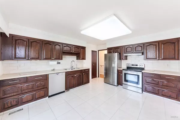 Burnaby, BC V5G 2G9,3810 Cardiff PL