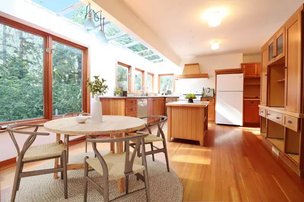 Burnaby, BC V5J 2R8,5808 Portland ST