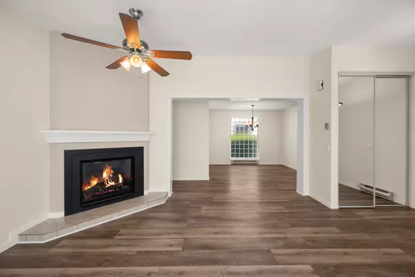 Surrey, BC V4A 9G5,2345 Cranley DR #54