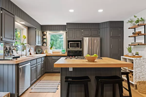 Squamish, BC V0N 1T0,40372 Skyline DR