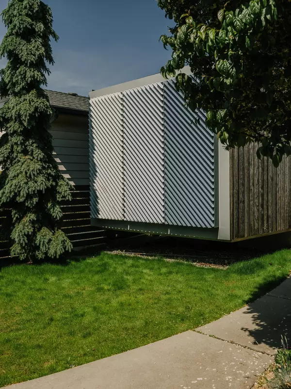 New Westminster, BC V3M 2X2,1833 Edinburgh ST