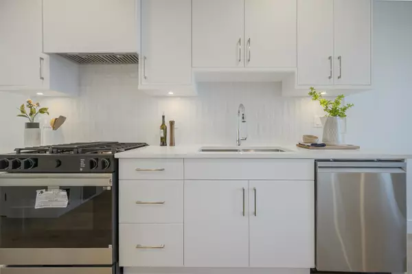 Surrey, BC V3V 0H2,12770 105 AVE #8