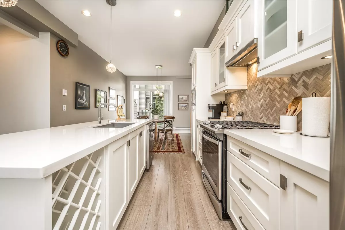 Delta, BC V4K 1T6,4949 47a AVE #14