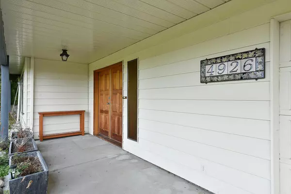 Sechelt, BC V7Z 0B8,4926 Arbutus RD