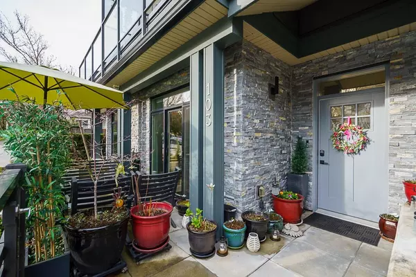 Burnaby, BC V3N 1K8,7131 17 AVE #103